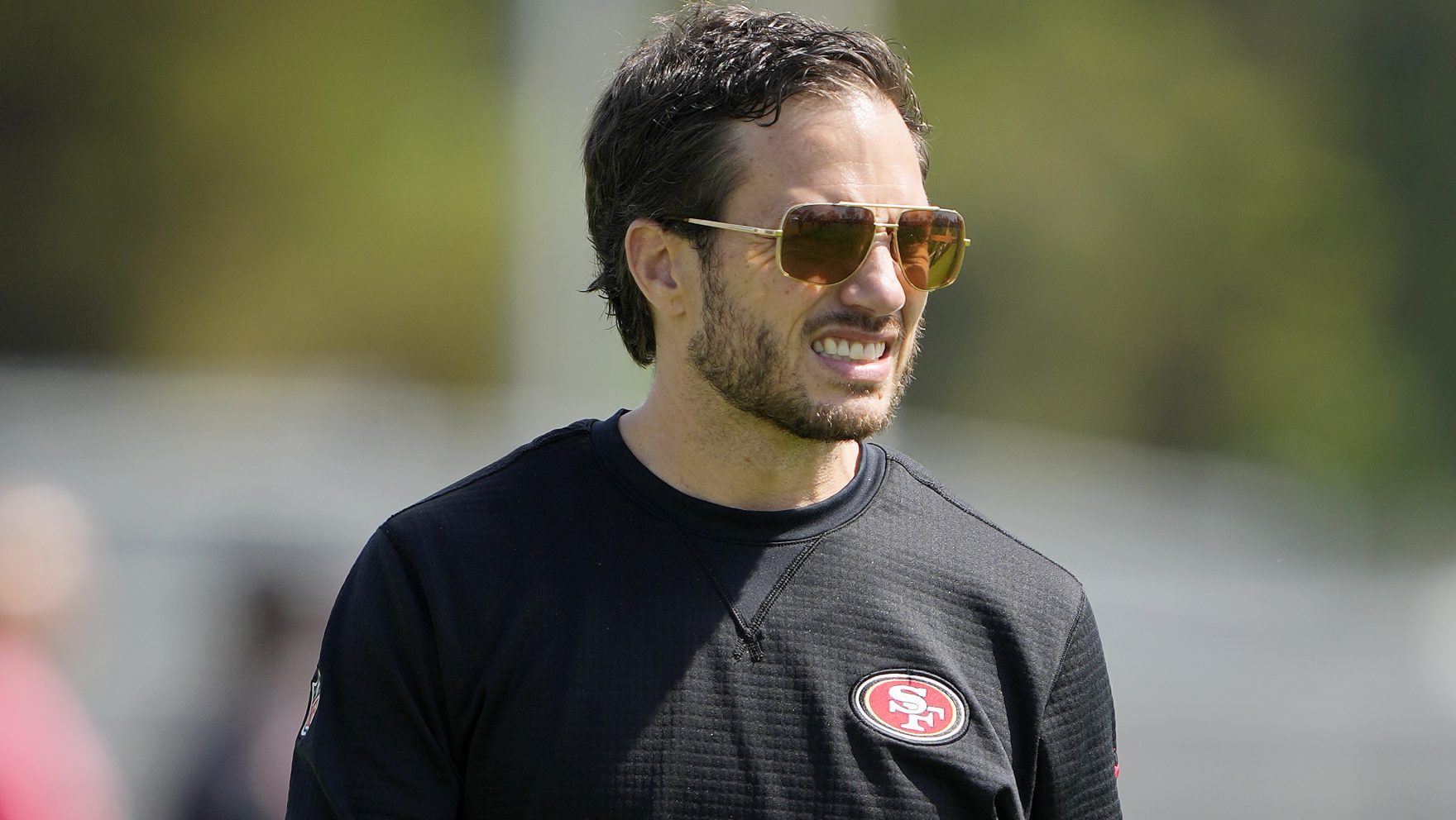 Offensive Coordinator Mike McDaniel of the San Francisco 49ers watches works outs during training c...