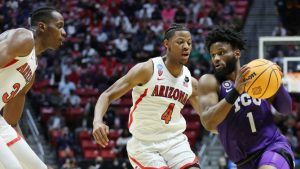 TCU stays above controversy of end-of-regulation no-call vs. Arizona