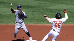 Diamondbacks acquire Yonny Hernandez in trade with Rangers