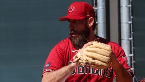 D-backs' Madison Bumgarner tosses 5 scoreless innings in win over Cubs