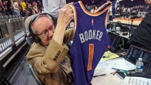 Devin Booker gives Al McCoy signed jersey after Suns set franchise record
