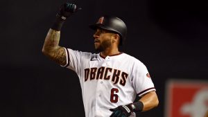 D-backs survive 1st inning slugfest, come back to top Royals