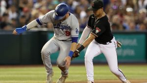 D-backs' bats can't match strong defensive showing in loss to Dodgers