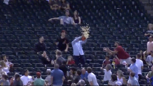 Arizona Diamondbacks fan makes web gem with popcorn container