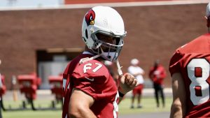 After near-retirement, Cardinals' Justin Pugh taking center reps