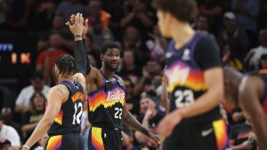 Deandre Ayton's Suns teammates want RFA C back, supporting him