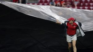 Diamondbacks contest vs. Reds starts after 3rd straight weather delay