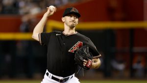 D-backs place RHP Zach Davies on 15-day IL, recall reliever Sean Poppen