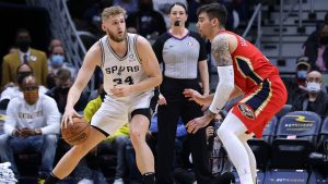 Phoenix Suns trade for Atlanta Hawks center Jock Landale