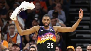 Suns' Mikal Bridges shows no chill, dunks on kid at his basketball camp