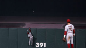 Ian Kennedy blows save, gives up walk-off HR in D-backs' loss to Giants