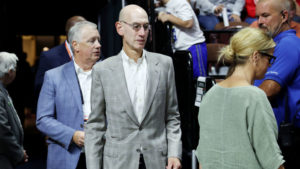 Adam Silver apologizes to Suns employees for Sarver's conduct, per report