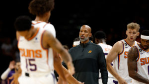 Suns' Cam Johnson, Cam Payne each injure finger in preseason vs. Lakers