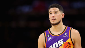 Devin Booker scores different type of 50 in Suns' win over Bulls