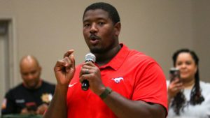 Giving back more than just checking boxes for Cardinals' Kelvin Beachum