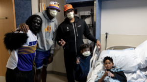 Suns' Bismack Biyombo, Ish Wainright visit kids at Valley hospital