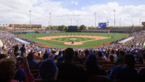 Dog makes fantastic home run snag during Cactus League game