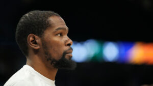 Late scratch of Kevin Durant overshadows Devin Booker's 44 in Suns win