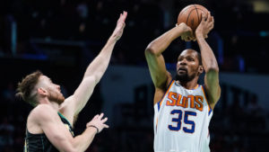 Kevin Durant gives strong 1st impression to Suns with 23 points in win
