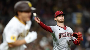 Padres walk off Diamondbacks on back-to-back homers