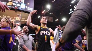 Devin Booker's redemption tour crosses off 1st stop, Suns advance