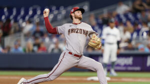 D-backs blow late lead to Marlins, drop first series of year