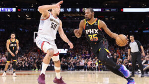 Suns' Devin Booker dishes full-court dime to Kevin Durant to end 1Q vs. Nuggets