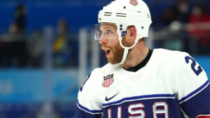 Coyotes bring back veteran Steven Kampfer on 2-way contract