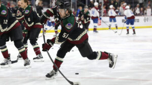 Arizona Coyotes re-sign forward Michael Carcone