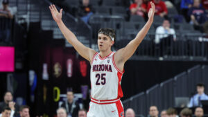 Ex-Arizona guard Kerr Kriisa recommits to West Virginia despite Bob Huggins' resignation