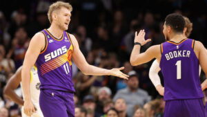 Jock Landale agrees to join Rockets after season with Phoenix Suns