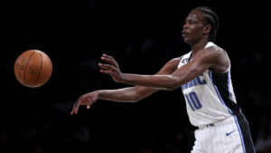 Phoenix Suns officially sign C/F Bol Bol