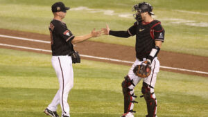 Diamondbacks use 3 relievers in 9th inning to close out Mariners