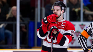 Coyotes sign forward Travis Barron to 1-year, 2-way contract
