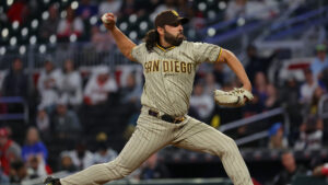 D-backs sign RHP Nabil Crismatt to minor league contract