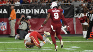 Cardinals' Isaiah Simmons shows growing pains in secondary in loss vs. Chiefs