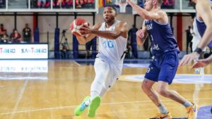 Deandre Ayton, Eric Gordon, Bahamas defeat Uruguay to advance to tournament final