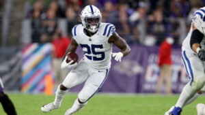 Arizona Cardinals sign former Colts running back Marlon Mack