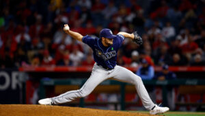 D-backs select former Rays RHP Ryan Thompson, DFA Nabil Crismatt after balk