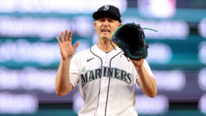 D-backs' Paul Sewald, Jace Peterson active following trades; Joe Mantiply recalled