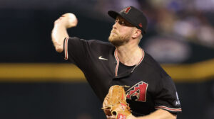 Merrill Kelly leaves Diamondbacks start with right leg injury