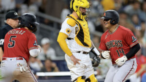 D-backs' offense breaks through in doubleheader sweep of Padres