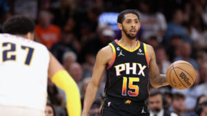 Former Suns G Cam Payne signs with Milwaukee after being released by San Antonio