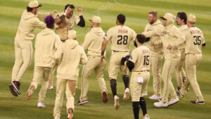 D-backs' Gabriel Moreno walks off Cubs in 13th inning, playoff race tightens
