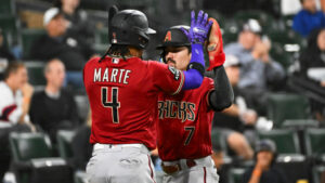 D-backs score 14 unanswered runs to beat White Sox, pick up game on Cubs
