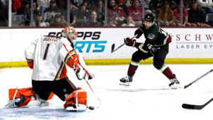 Keller, Zucker score as Coyotes top Ducks in first home opener win since '16