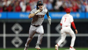 D-backs and Phillies trade leads early in Game 7