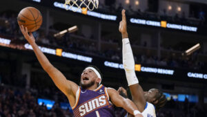 Devin Booker closes out clutch time to open Suns season with win vs. Warriors