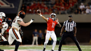 Arizona QB Noah Fifita ties Pac-12 record for 4th Freshman of the Week nod