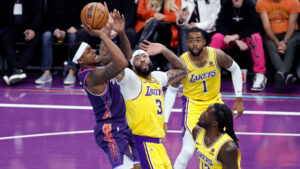 Suns' Bradley Beal hits buzzer beater to end 1st half of home debut, Lakers pull away late